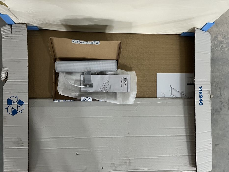 Espelho e iluminação de casa de banho Roca