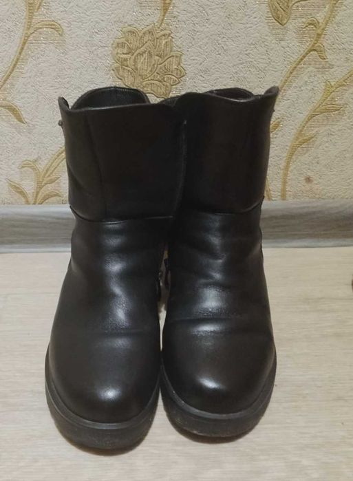 Черевики жіночі, зимові, 41 розмір, натуральна шкіра.