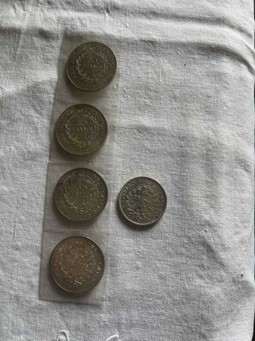 Moedas de francos antigas de prata