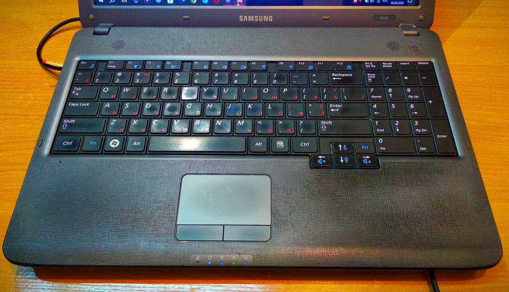 Ноутбук Samsung R530 робочий можно і так користатися або як донор чи під відновлення  !