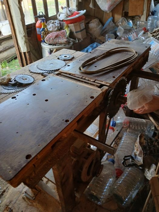 Деревообрабатывающий станок.