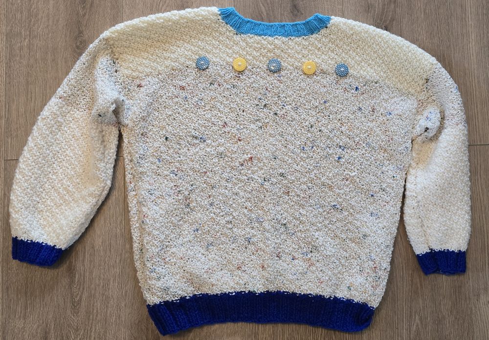 Sweter z włóczki ręcznie robiony