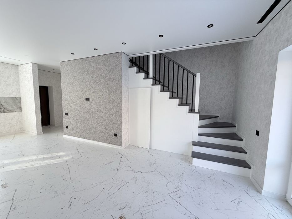 Продам таунхаус з ремонтом