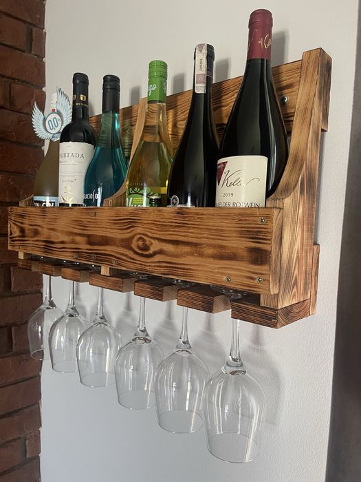 Półka na wino, z miejscem na kieliszki