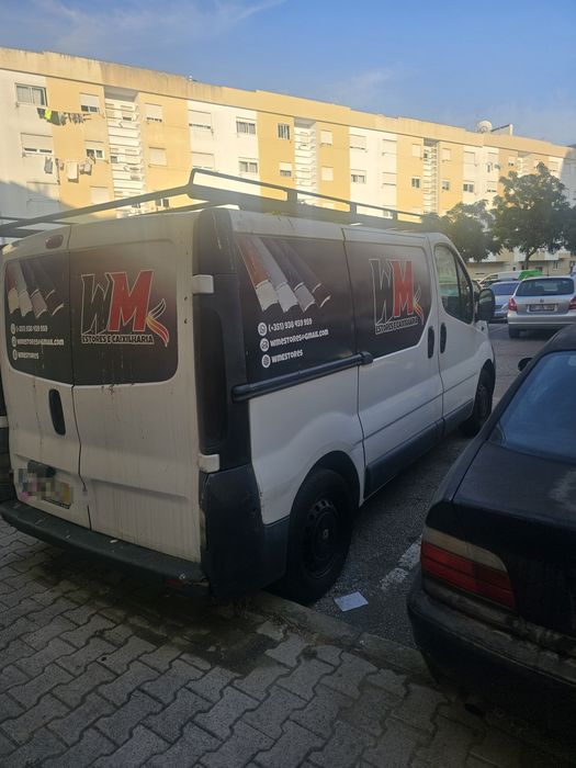 Medium Renault Trafic Van