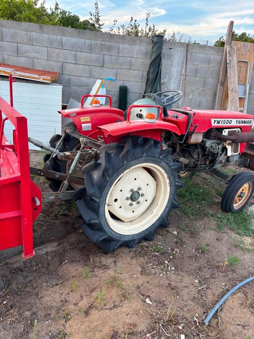 Trator agrícola impecável