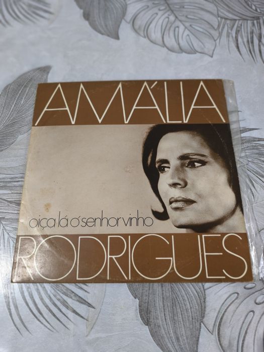 Disco Vinil LP – Amália Rodrigues – Oiça Lá Ó Senhor Vinho