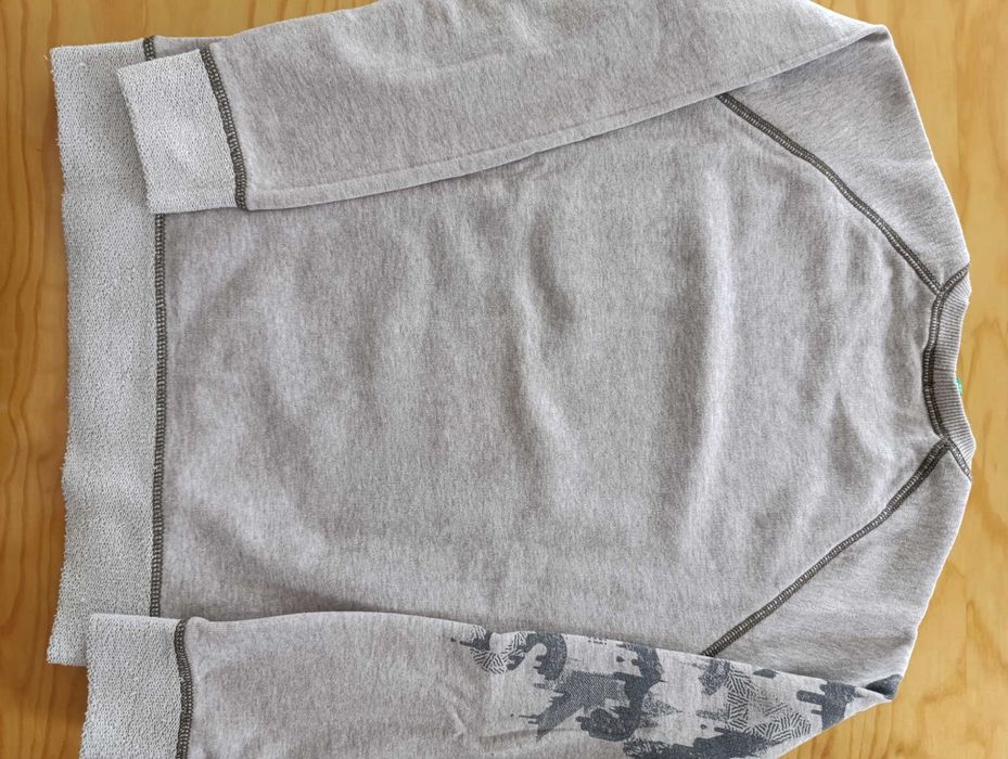 2 casacos e 1 camisola de rapaz. Benetton. 6/7-9/10 anos.