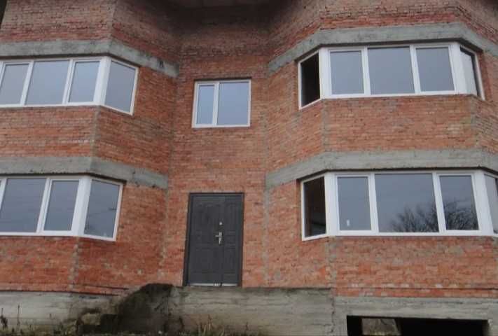 Продаж будинку, земельної ділянки