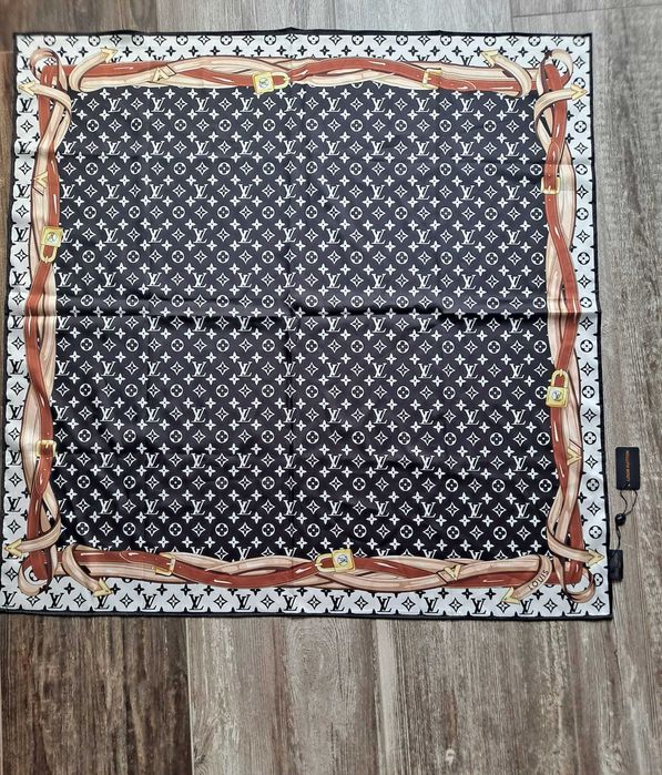 Chusta apaszka w stylu Louis Vuitton Monogram 90 × 90 cm – jedwab