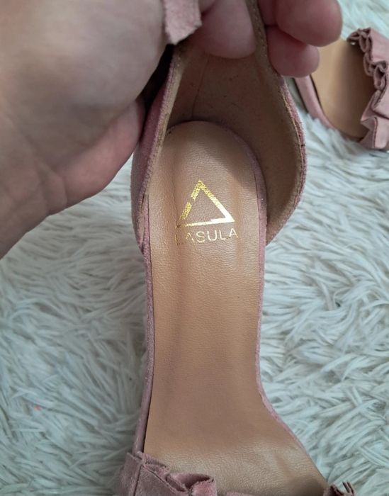 Buty na obcasie pudrowy róż Lasula