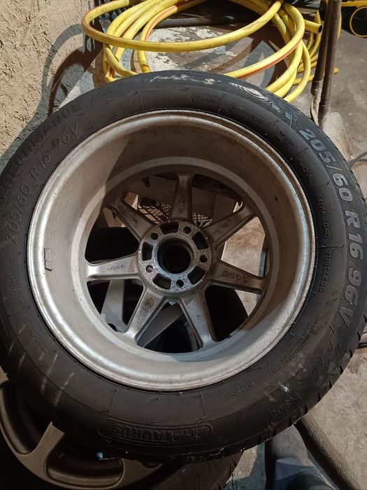 Продам літню гуму з дисками