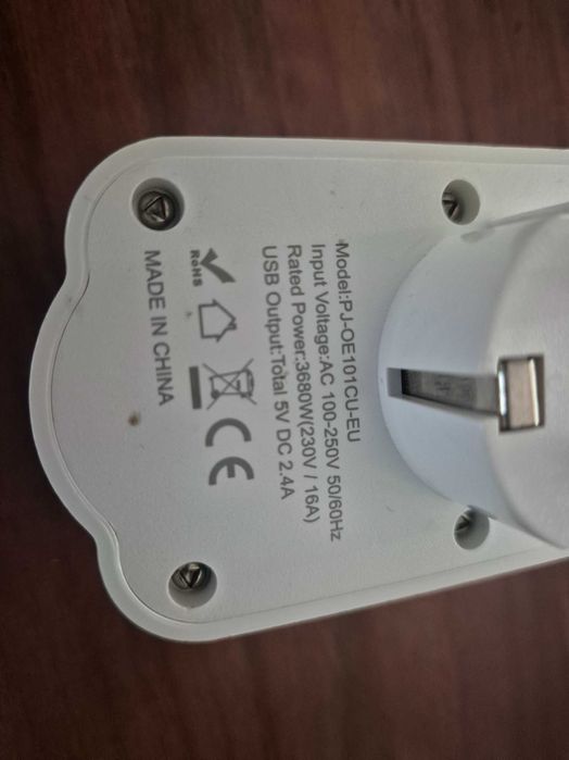 Złodziejka 240V z gniazdami USB