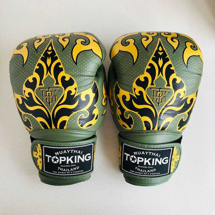 Top King 'Kanok' Muay Thai Gloves