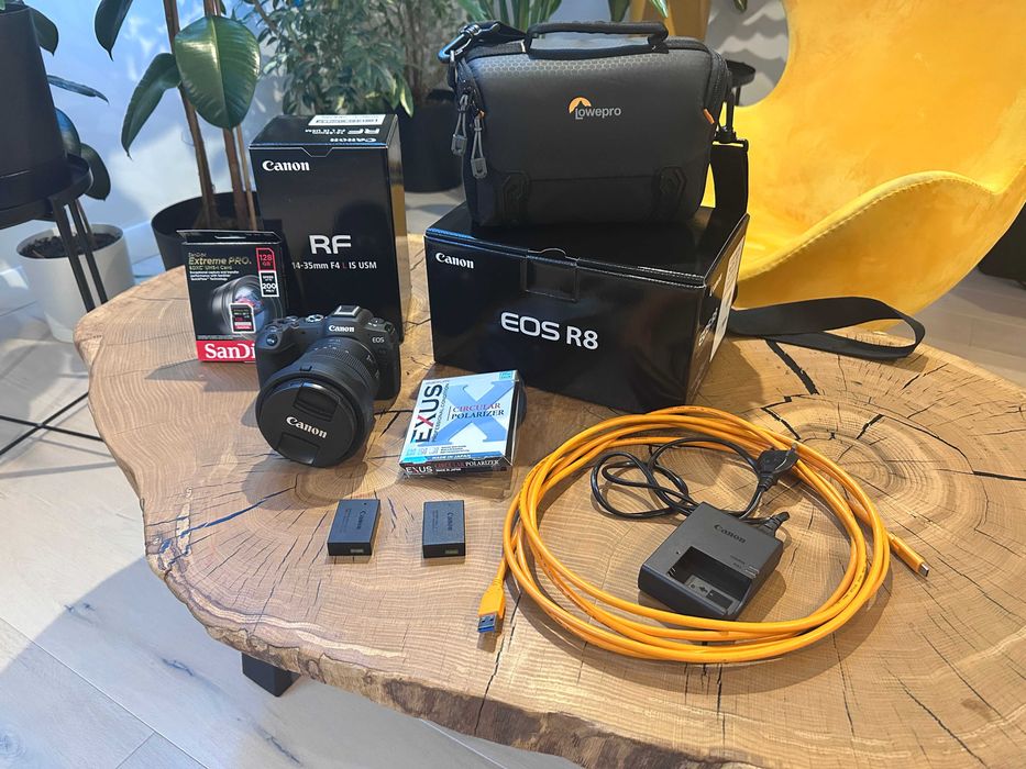 Canon R8 + RF 14-35mm