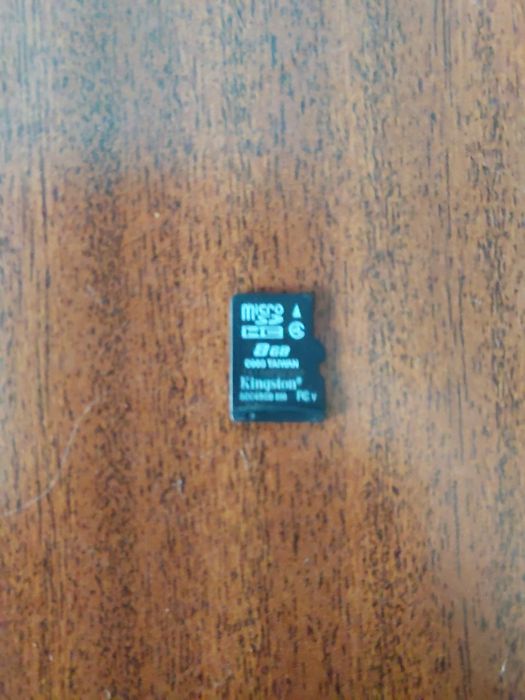 Cartões de memória - Adaptador microSD SanDisk e MicroSD Kingston 8 GB