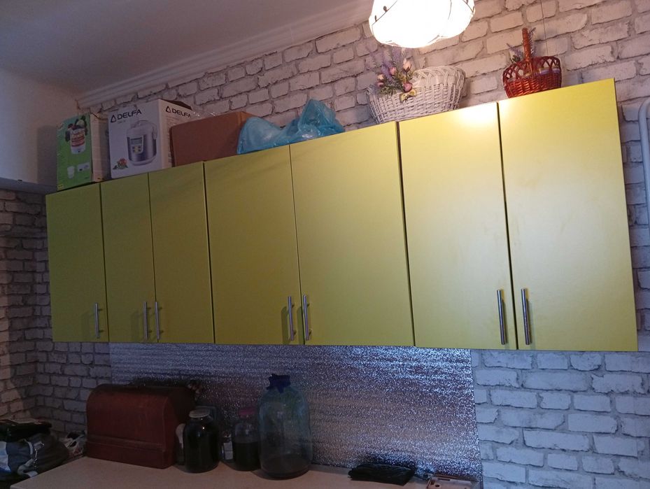 Кухня, тумбочки,шкафчики.