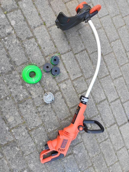 Aparador Ervas/Relva 700W 33cm Black & Decker GL7033