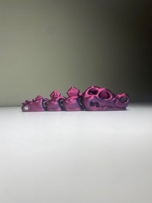 Brelok fioletowo-niebieska czaszka smoka flexi