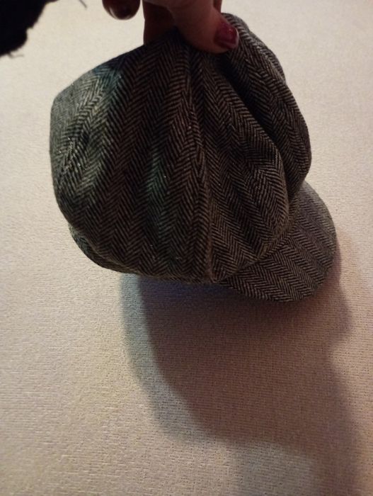 Elegancki modny kaszkiet