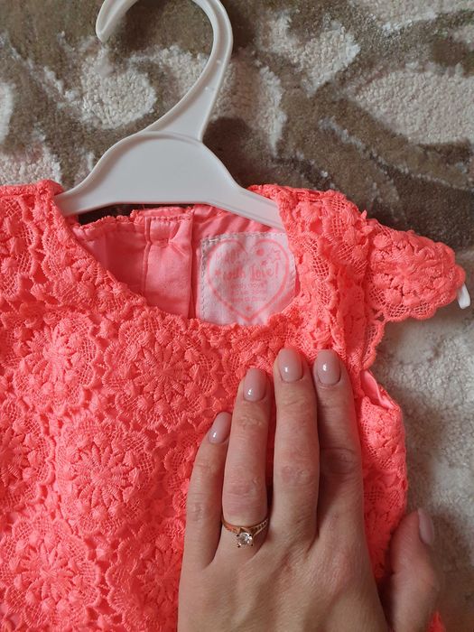 Нарядное фирменое платье одежда для девочки 9-12 месяцев