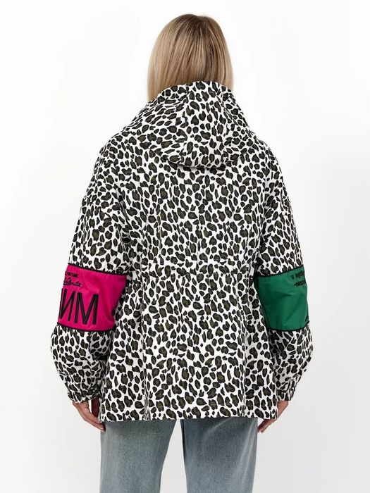 Жіноча куртка - вітрівка