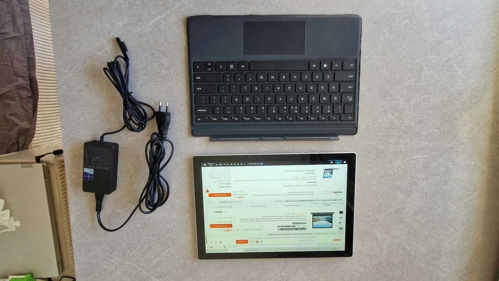 Laptop Microsoft Surface Pro 5 w dobrym stanie