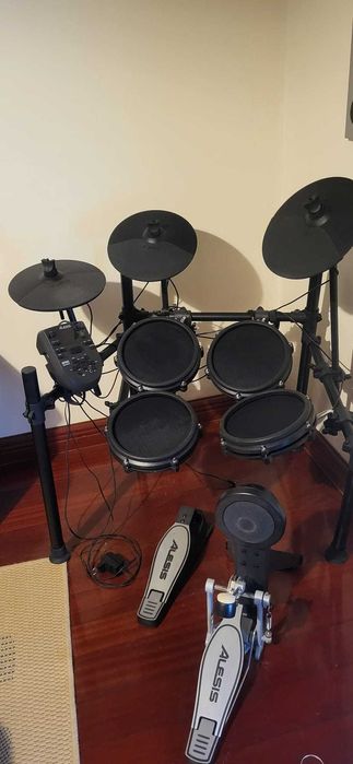 Alesis Nitro Mesh Kit | Pouco uso