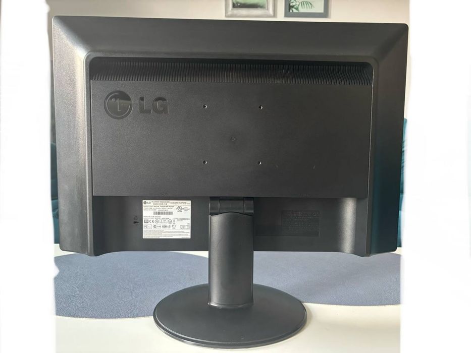 Monitor 22 cale LG