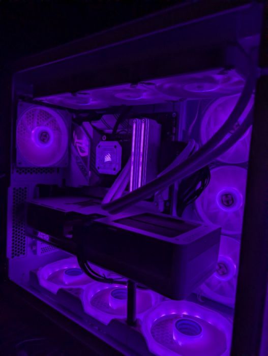 PC Gaming High-End ALL WHITE (i9-14900K / RTX 5070 Ti / 64GB RAM / 4TB SSD)