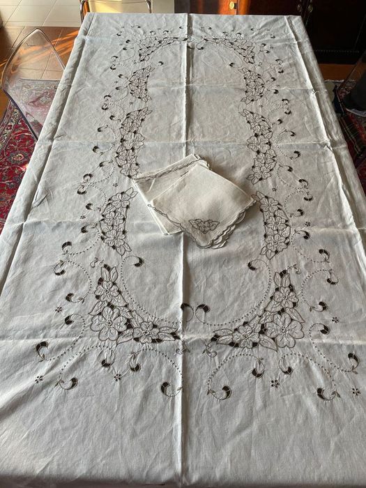 Toalha linho bordada à mão