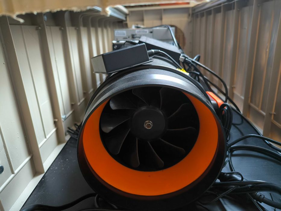 2 MAQ. Antminer S19K Pro 120TH Nova + Ventilador Novo