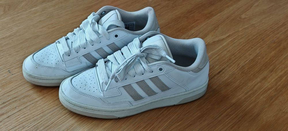 Adidasy firmy Adidas 39 1/3