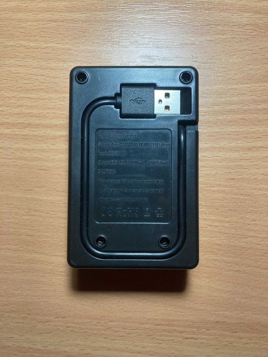 Зарядний USB пристрій для 4-х пальчикових акумуляторів типу АА та ААА