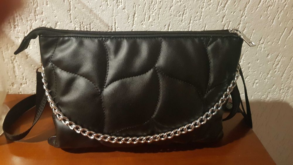 Mala de senhora com bastante arrumação tiracolo ou de mão