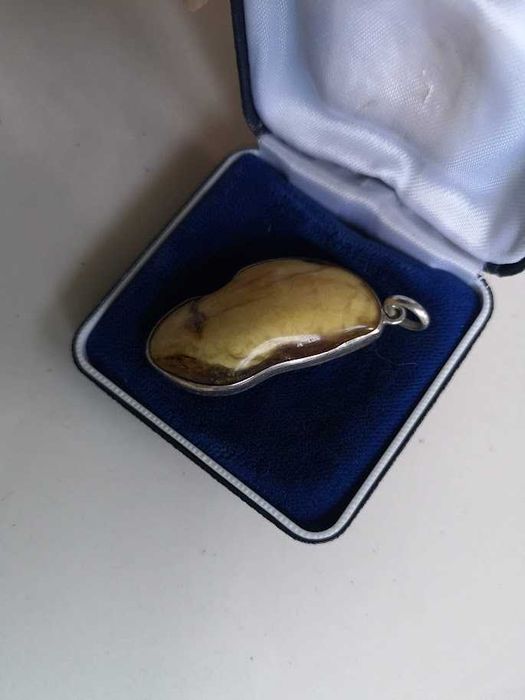 zawieszka bursztyn mleczny vintage polska