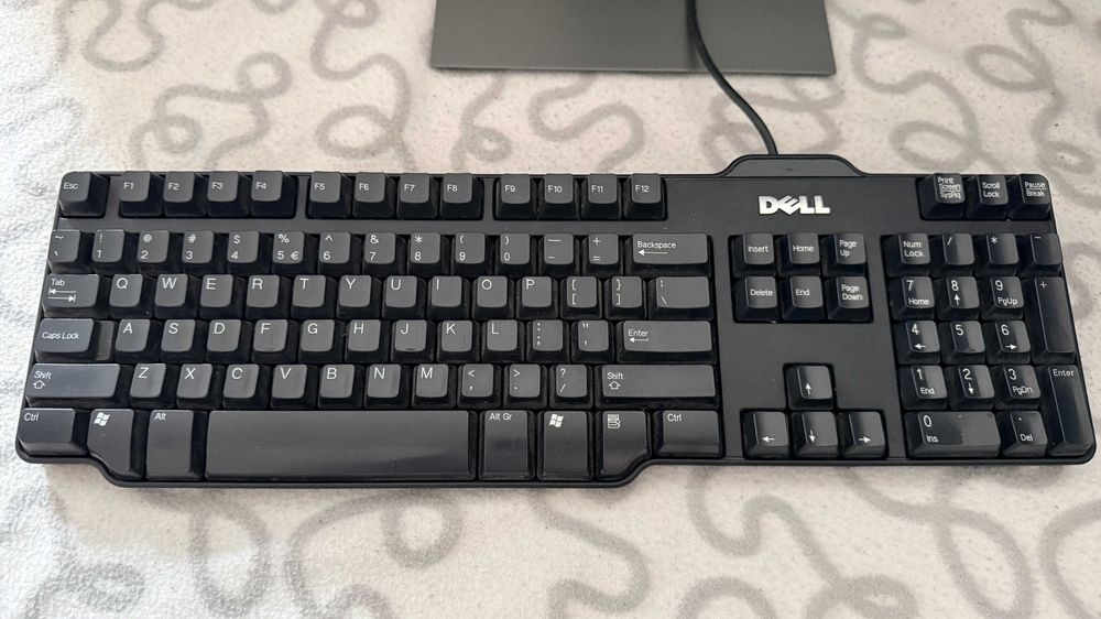 Komputer gamingowy Intel Core i3 8350K 4-rdzeniowy 8GB RAM, monitor