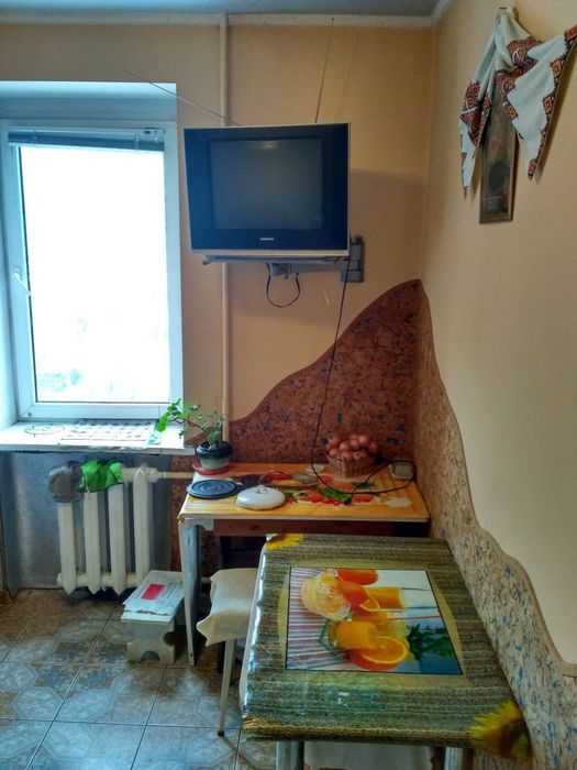 Здам одну кінматну  .вул Хвильового 14