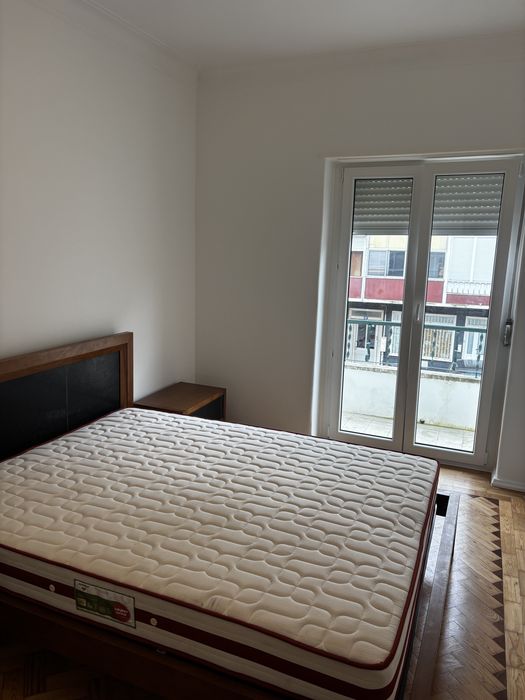 Quarto  de casal  com varanda  na amadora