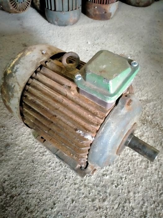 Продам електродвигун 5,5 кВ 2880 об/хв на виході