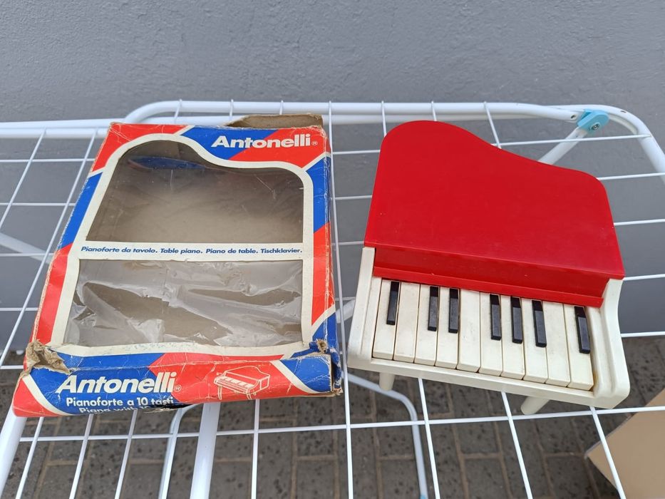 Piano brinquedo de criança