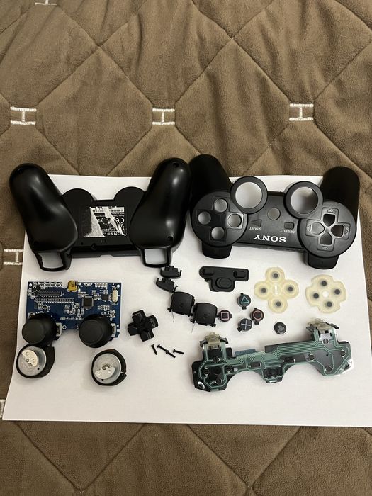 Продаю комплект запчастин до контролера Sony DualShock 3. Все, що на фото.