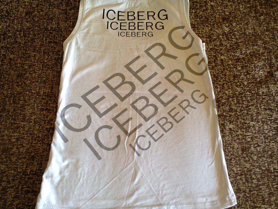 Футболка белая, с принтом, новая, 200 грн