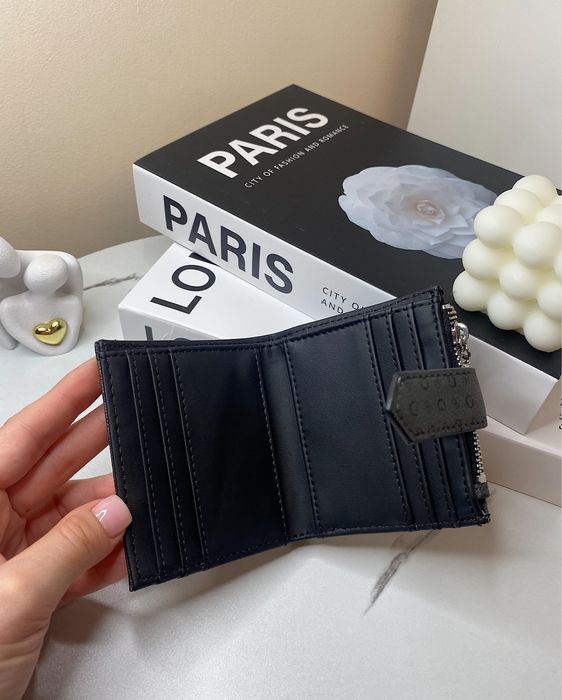 Жіночий темно-сірий гаманець Guess