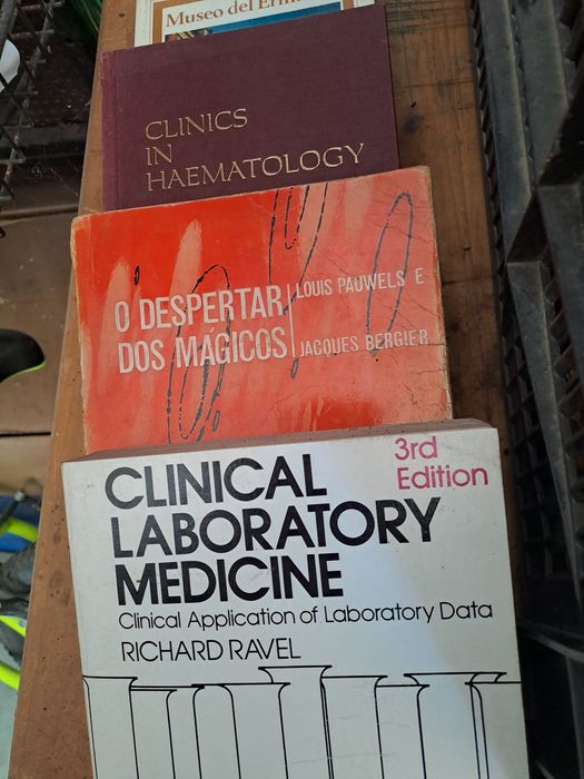 Livros ,, vários  géneros  literários