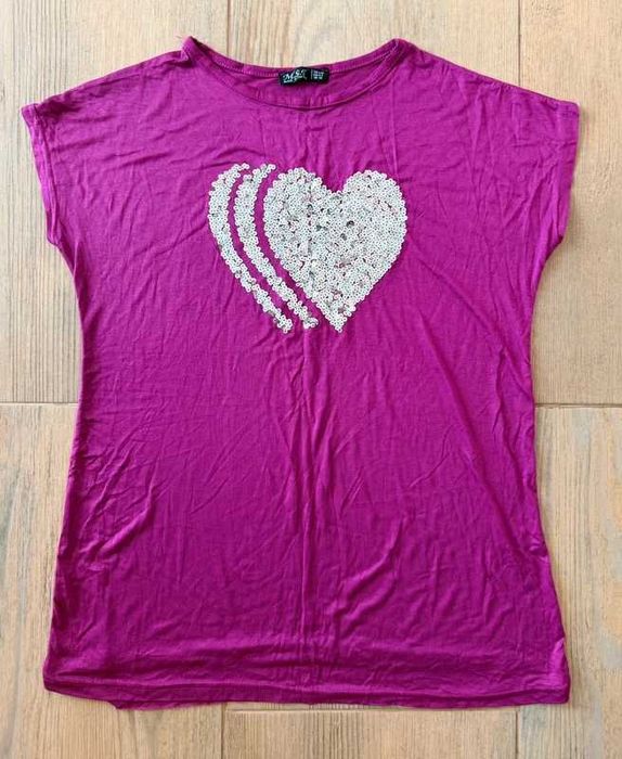 T-shirt, bluzka fuksja z cekinowym sercem