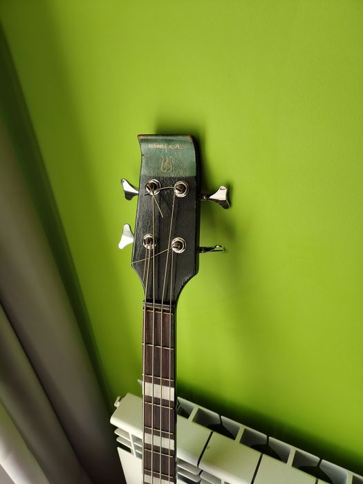 Gitara Basowa Defil