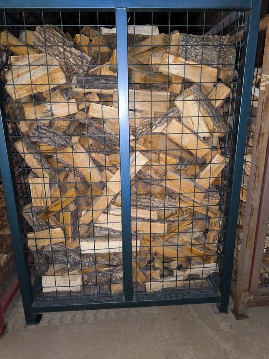 Дрова колоті, обрізь  дуба, вугілля.