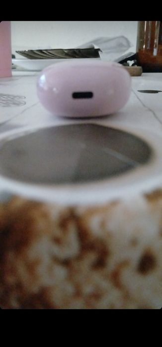 AirPods branco e roda