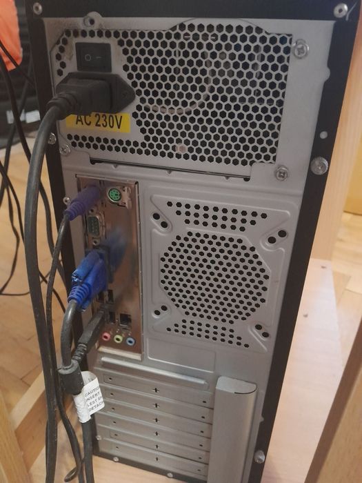 Персональный комп'ютер повний комплект, робочий, з монітором та столом